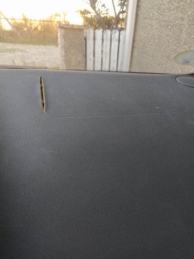 Tableau de bord déchiré que faire