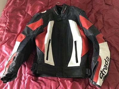 Réparation manteau cuir éraflé et craquelé et recolortion 3 couleurs