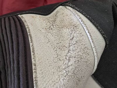 Réparation manteau cuir éraflé et craquelé et recolortion 3 couleurs