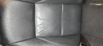 Cuir déchiré à un endroit sollicité