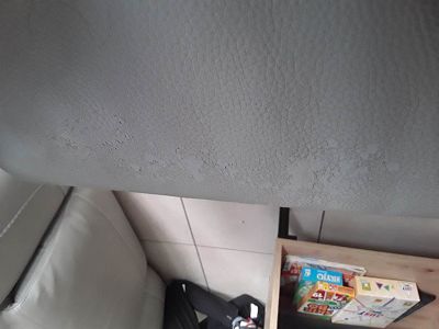 Mon canapé s'écaille - vernis