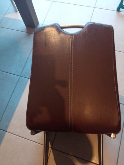 Restauration de chaises forme cantilever