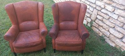 renovation colorimetrie paire de chaises marrons en cuir