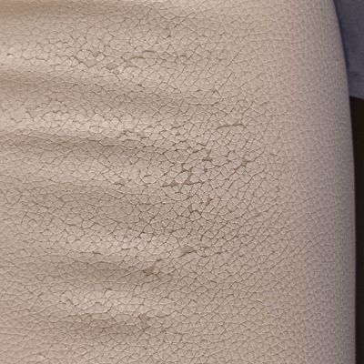 accoudoir cuir blanc canapé qui se craquelle