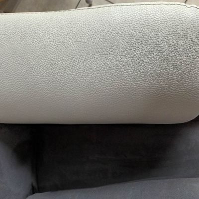 accoudoir cuir blanc canapé qui se craquelle