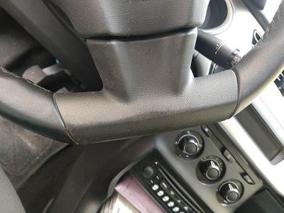 Réparation revêtement effet cuir sur plastique moussé - Citroën C3 II