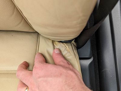 Sièges cuir mal re-teintés