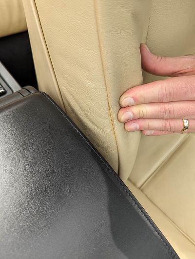 Sièges cuir mal re-teintés