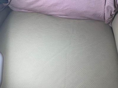 transfert de couleur des alèses de protection sur mon canapé en cuir