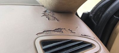 Accros tableau de bord revêtu de cuir