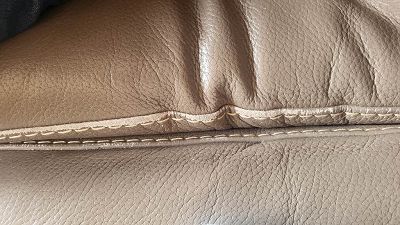 Bourrelet cuir usé  le long des coutures