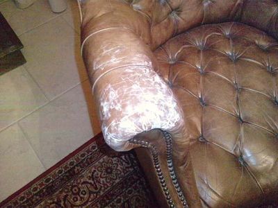 Rénovation fauteuil en cuir abimé