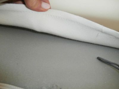 doute un sur un canapé en cuir ou simili cuir