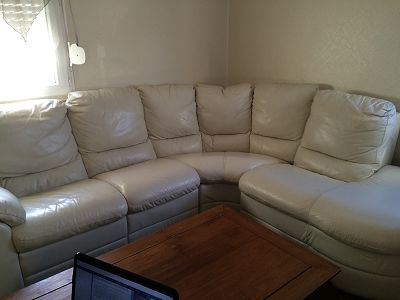 Réparer fauteuil en cuir couleur crème